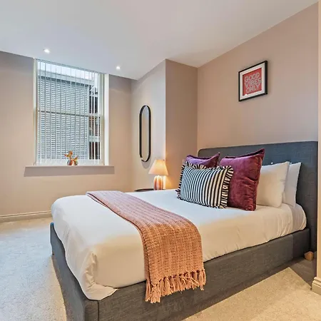 Hartley Hill Gem - Modern Near Centre Leeds (West Yorkshire)