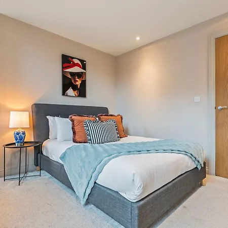 Hartley Hill Gem - Modern Near Centre Apartment Leeds (West Yorkshire)
