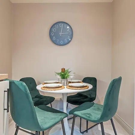 Hartley Hill Gem - Modern Near Centre Apartment Leeds (West Yorkshire)