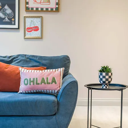 Hartley Hill Gem - Modern Near Centre Apartment Leeds (West Yorkshire)