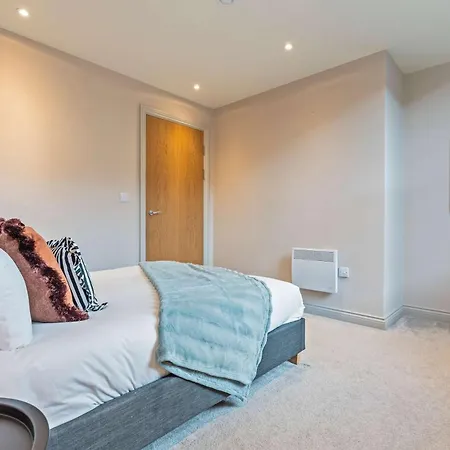 Hartley Hill Gem - Modern Near Centre Leeds (West Yorkshire)