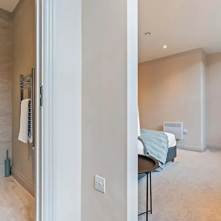 Hartley Hill Gem - Modern Near Centre * Leeds (West Yorkshire)