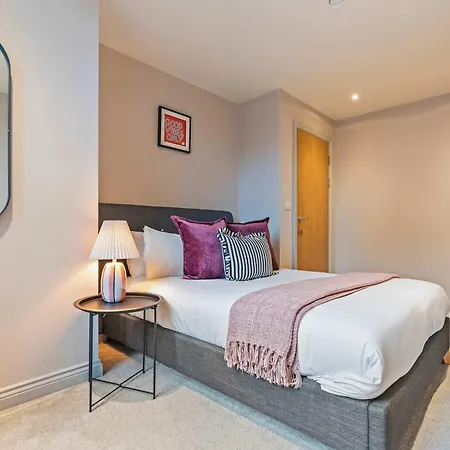 Hartley Hill Gem - Modern Near Centre Apartment