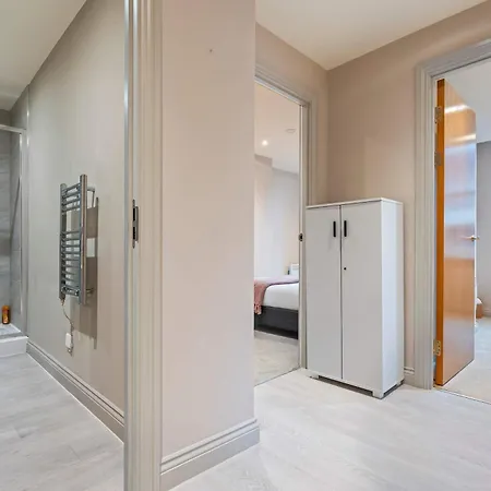 Hartley Hill Gem - Modern Near Centre Leeds (West Yorkshire)